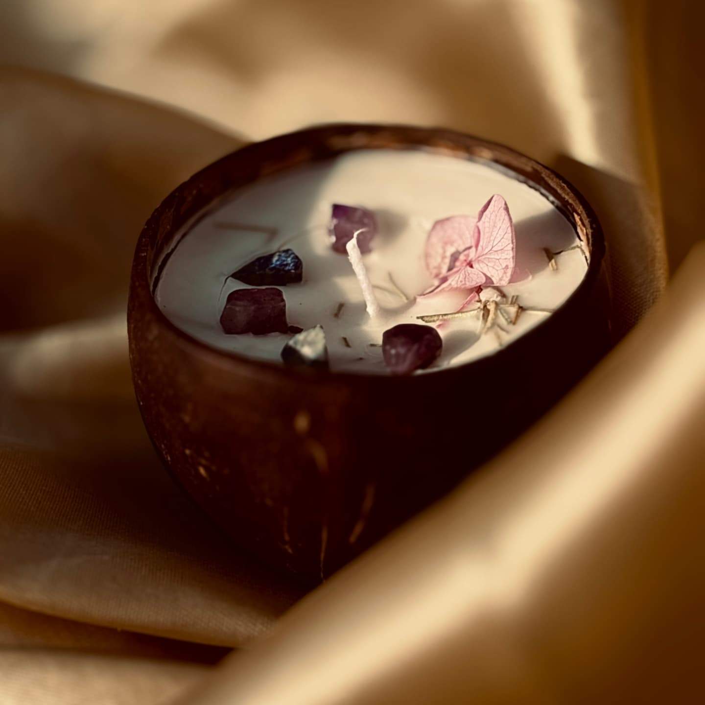 Glowing Shell | Melt & Bliss Healing Scented Candle | Pure Soy Wax | Gifting | 30+ Hrs | 120 ml | Home | Meditation | Skin-Friendly | Hand Poured in Bharat